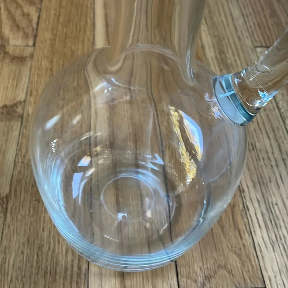 Vtg glass decanter w/ stopper Spout & handleExcellent condition. No chips/cracks